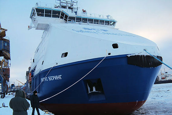 Оформление первого в истории отечественного судна Витус Беринг в рамках проекта по разработке нефти и газа на северо-восточном шельфе острова Сахалин